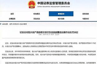 维尼修斯社媒晒健身房照片：墙上C罗海报格外瞩目