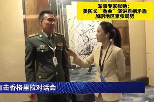 罗克：莱万是令人不可思议的球员，我会试着向他多学习