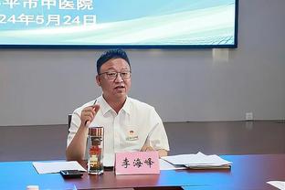 记者：瓦拉内周四训练了，但滕哈赫表示一些球员的情况存在疑问